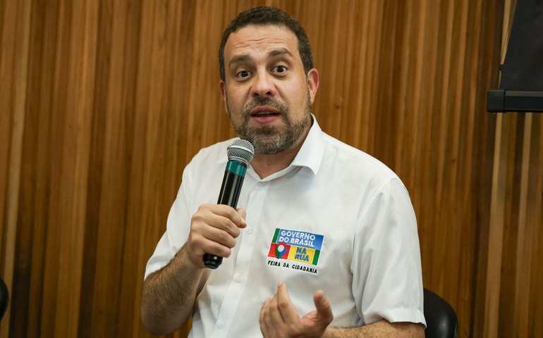 “É banditismo”, diz Boulos sobre aumento de diesel nos postos
