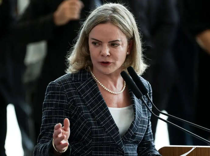 Gleisi diz que sanção dos EUA a Moraes tem repúdio total do governo