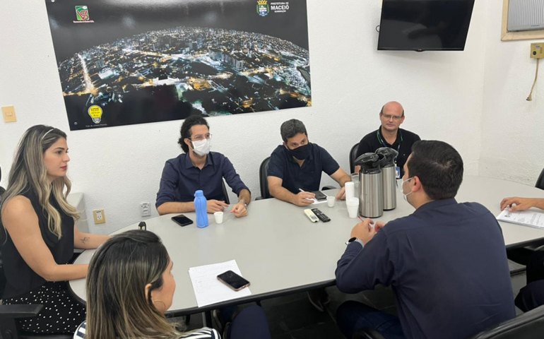 Superintendente de Iluminação se reúne com técnicos da Equatorial