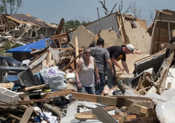 Número de mortos por tornados sobe para 21 nos EUA; vídeos mostram rastros de destruição