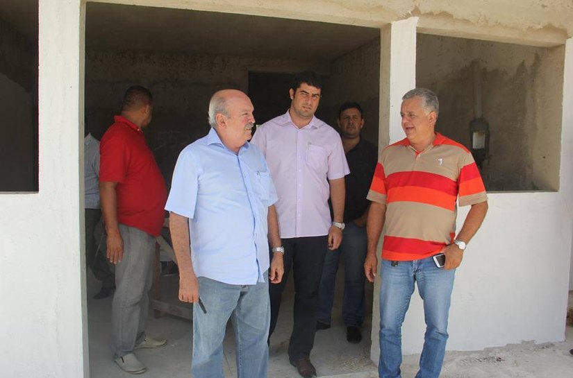 Pilar: Carlos Alberto Canuto visita obras em andamento no bairro Mangabeiras