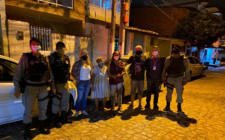 Ação conjunta resgata idosa de 102 anos abandonada em residência na Jatiúca