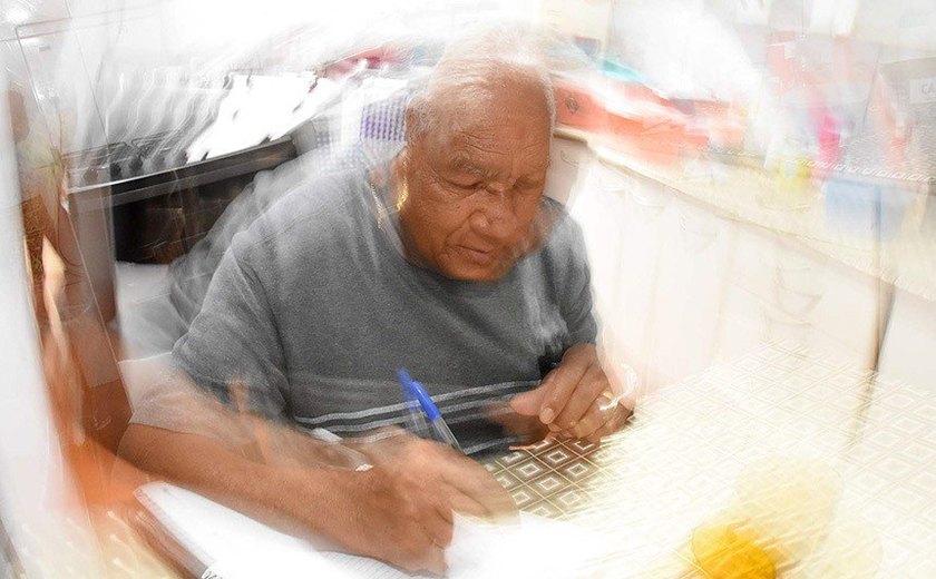 Pessoas com Parkinson poderão ter atedimento prioritário, segundo projeto