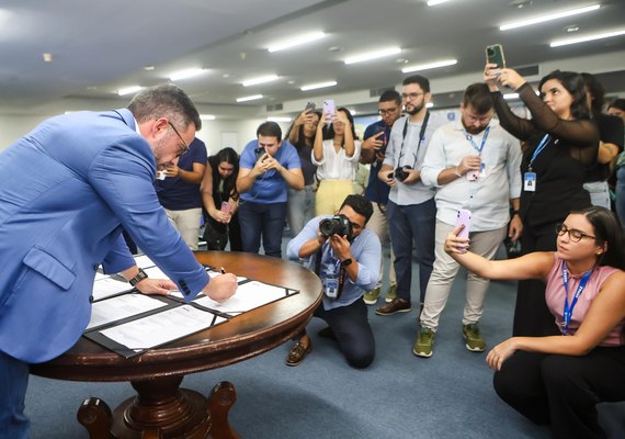 Governo assina contratos com concessionárias e Caixa para agilizar fornecimento de água em Alagoas