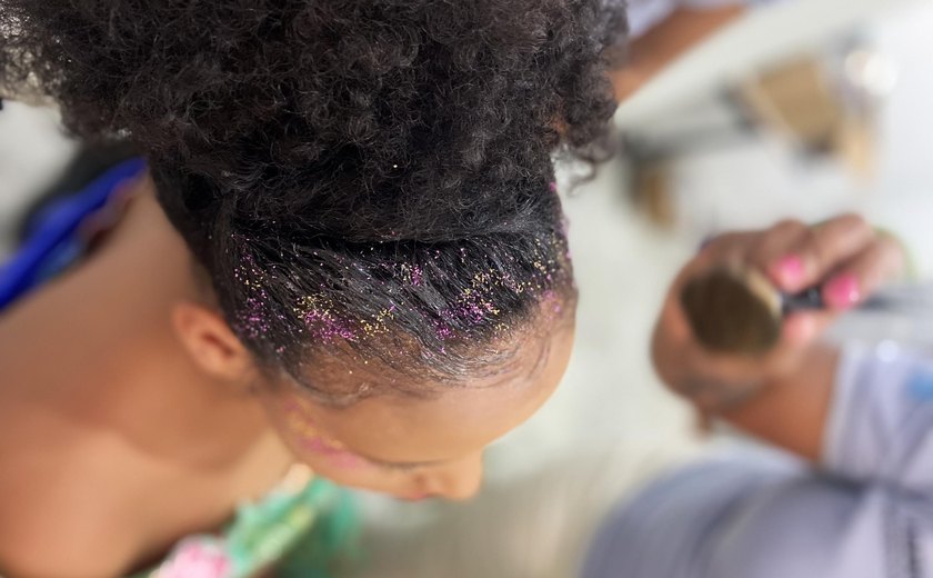 Adolescentes em cumprimento de medida socioeducativa participam do Carnaval das Pérolas