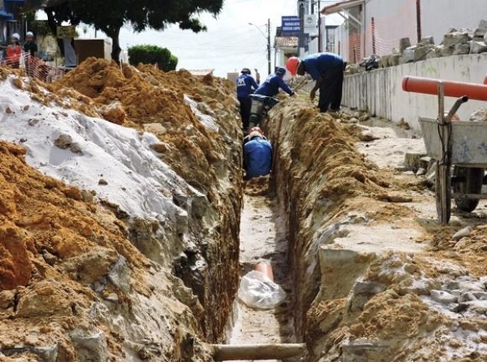 Obra de esgotamento sanitário de Maceió avança no bairro do Farol