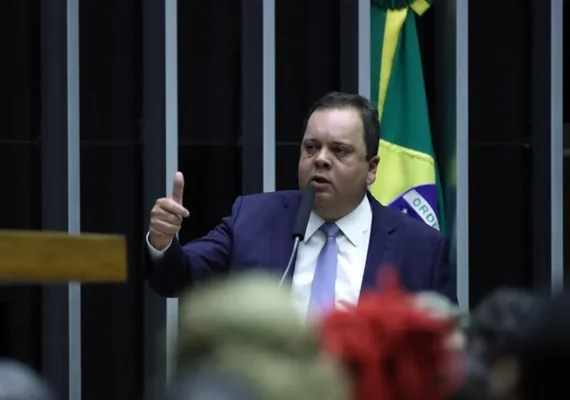 Pré-candidato à presidência da Câmara, Elmar Nascimento assume liderança do 'blocão'
