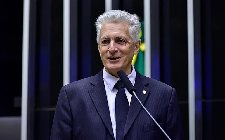 Deputado do PT, Rogério Correia, é condenado a indenizar Bolsonaro em R$ 20 mil por manipular foto com IA