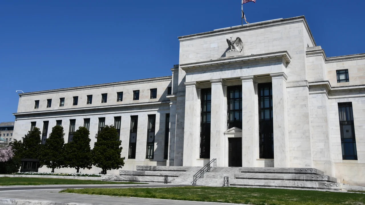 Diversos dirigentes defenderam alta de juros nos EUA por temor inflacionário, mostra ata do Fed