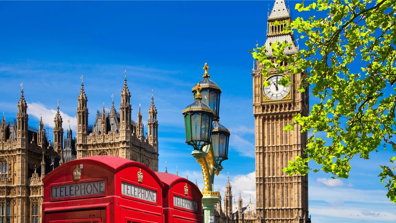 Como é estudar na 'escola dos famosos' em Londres, onde se formaram Amy Winehouse, Adele, Tom Holland e outros