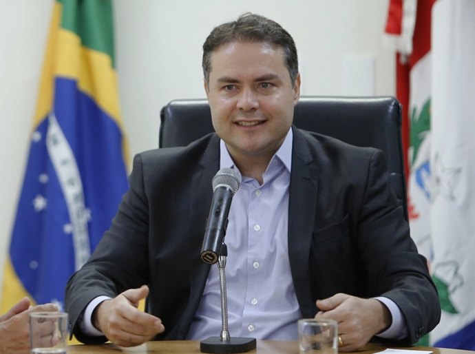 Decisão de Renan Filho em antecipar salários repercute nacionalmente