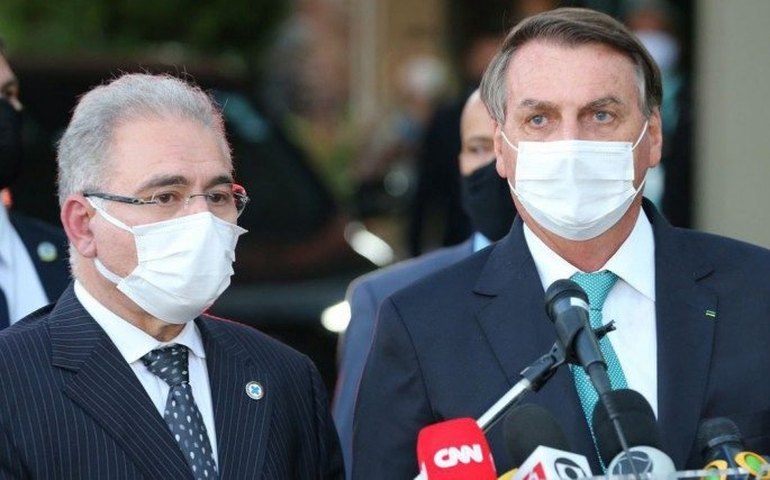 Parlamentares apresentam notícia-crime contra Bolsonaro e Queiroga