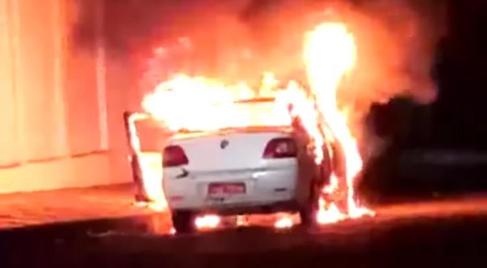 carro incendiado