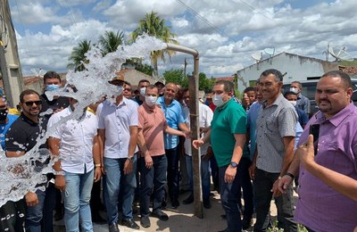 Deputado Sérgio Toledo participa da inauguração de adutora e rede de distribuição de água em Tapera 