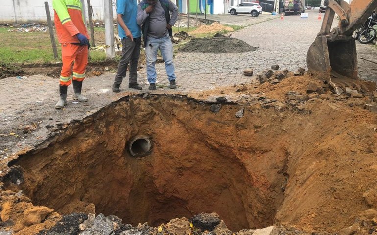 Prefeitura inicia reconstrução de galeria pluvial no Pinheiro