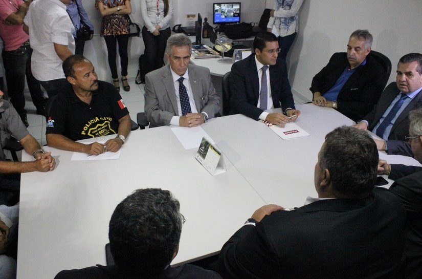 Após negociações, policiais civis decidem desocupar o Porto de Maceió