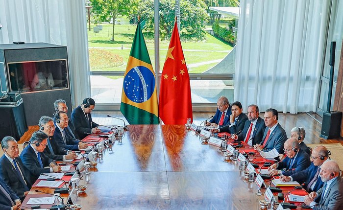 Brasil e China apoiam negociações diretas entre Rússia e Ucrânia, dizem chancelarias em Pequim Brasil e China apoiam negociações diretas entre Rússia e Ucrânia, dizem chancelarias em Pequim