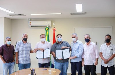 Governador assina ordem de serviço para construção de creche CRIA e CISP em Inhapi