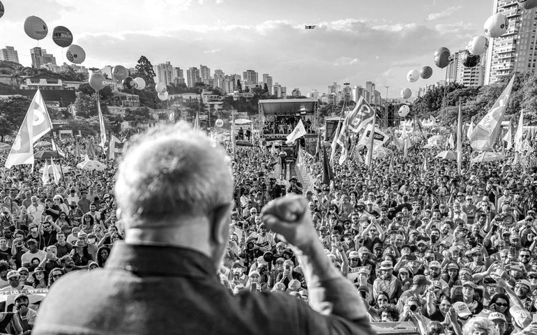 Lula pede recuperação dos direitos dos trabalhadores e regulamentação da atividade em aplicativos