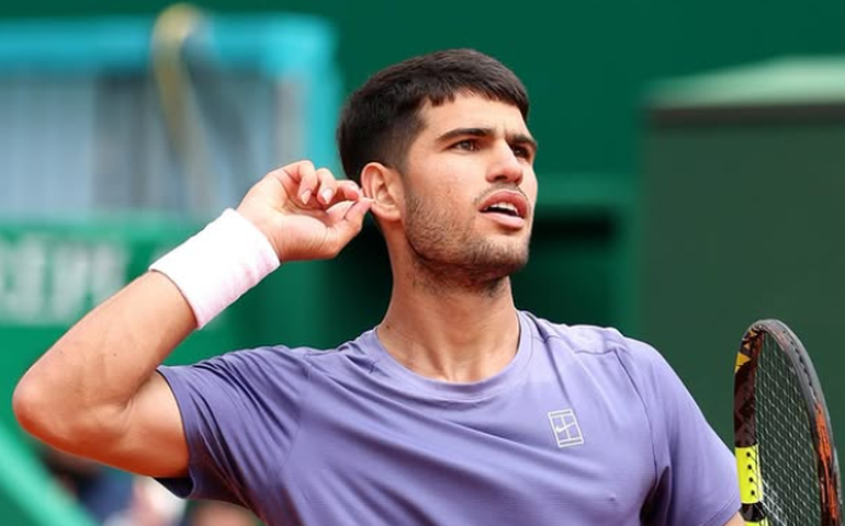 Alcaraz vira sobre Musetti, aplica 'pneu' e conquista título inédito em Monte Carlo
