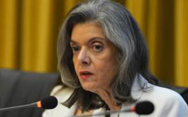 Cármen Lúcia chega ao Planalto para despachar