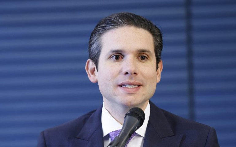 Motta barra Eduardo Bolsonaro como líder da Minoria e abre espaço para cassação por faltas