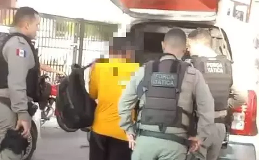 Porteiro é preso por suspeita de importunação sexual contra entregador na Ponta Verde