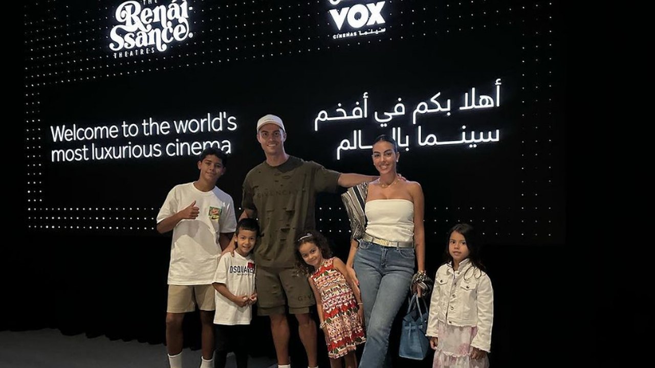Cristiano Ronaldo leva a família ao 'cinema mais luxuoso do mundo'