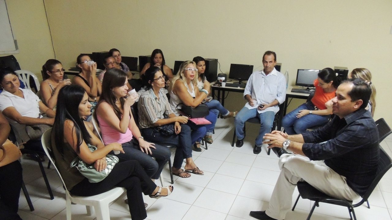 Igaci: Secretário de Saúde se reúne com servidores de nível médio