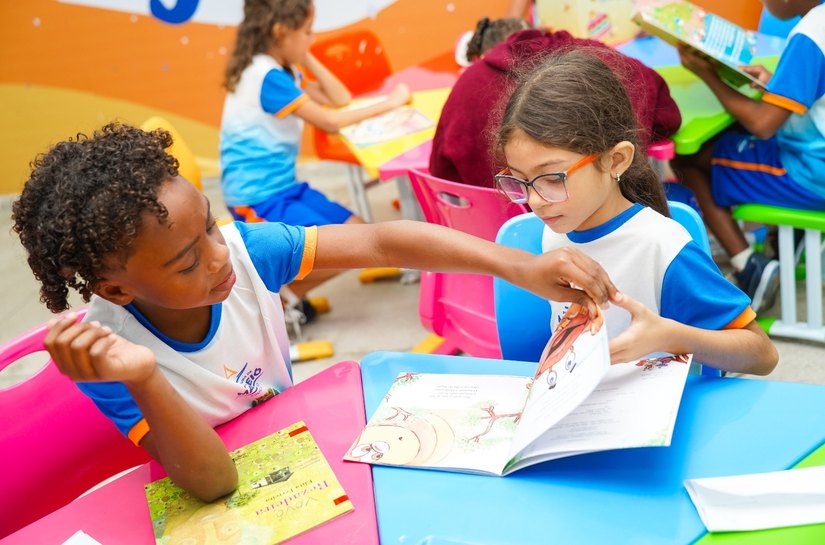 Entre livros, acolhimento e descobertas, estudantes se encantam com a nova Escola Maceió Leitura