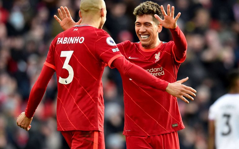 Voltando de lesão, Fabinho e Thiago Alcântara viajam com Liverpool para final