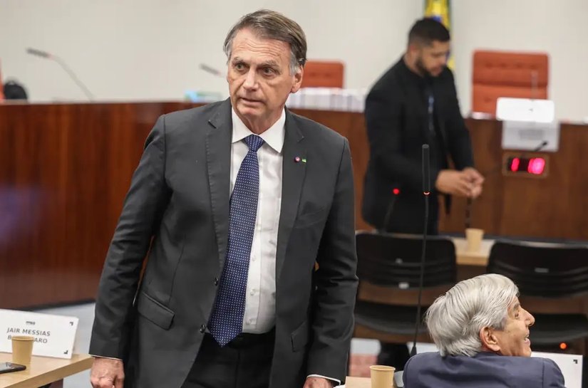 Bolsonaro nega plano de golpe, pede desculpa ao STF e critica urnas