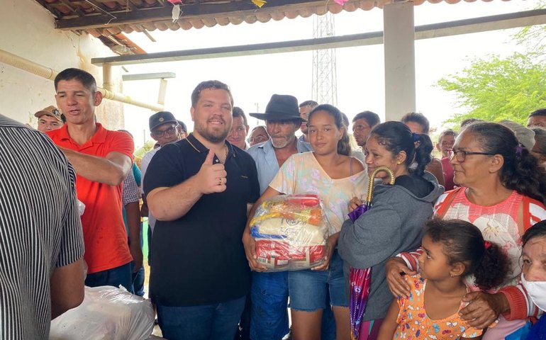 Traipu Carinhoso: Prefeitura distribui cestas básicas para centenas de famílias