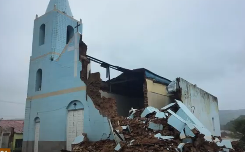 Após desabamento de torre, Defesa Civil de Traipu conclui que Igreja de Santa Cruz deve ser demolida; Prefeitura vai ajudar na reconstrução