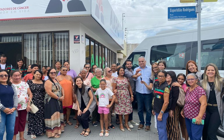 Com emenda de Alfredo Gaspar, Associação de Arapiraca conquista van e reforça apoio a pacientes com câncer