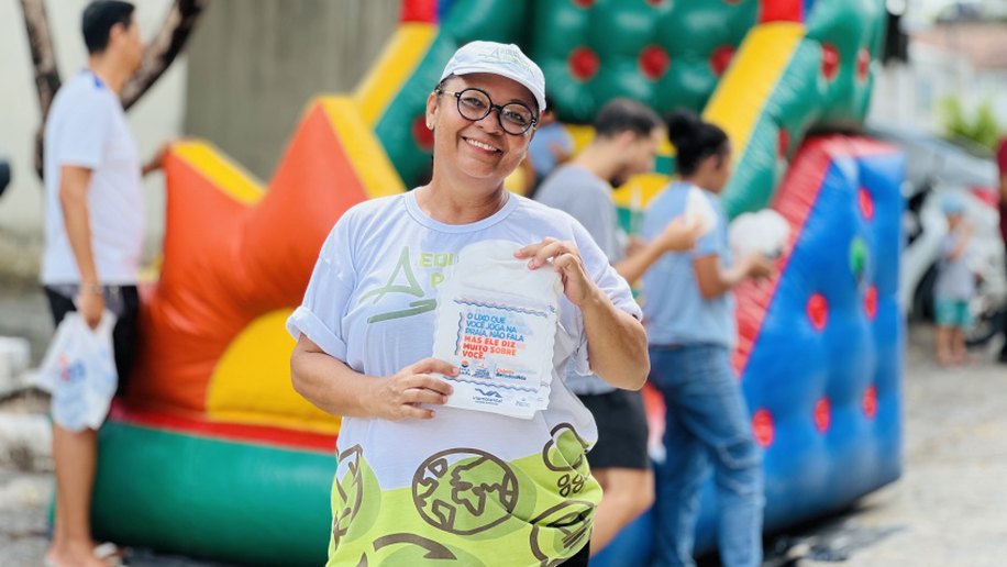 Alurb na Comunidade atende moradores do Salvador Lyra com ações sustentáveis