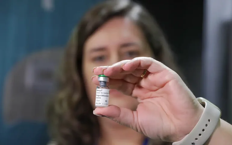 São Paulo vacina público de 10 a 14 anos contra dengue