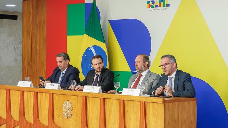 Ministérios anunciam medidas para conter alta do combustível de aviação