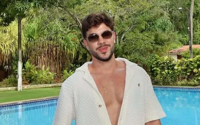 Fãs resgatam cantada de Álvaro em ex-'BBB' Matheus dias antes de beijo em festa: 'Quem perdoa é Deus'