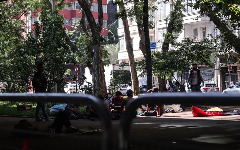 Morador de rua é atingido por bala de borracha durante limpeza no centro de SP