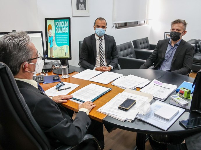 Corregedor Fábio Bittencourt recepciona novo Presidente da Arpen-AL