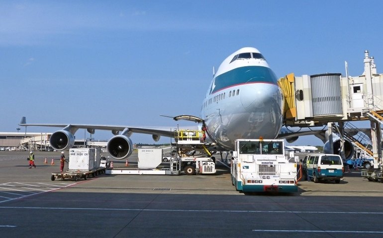 Abear questiona aplicação de política de paridade internacional a 100% do QAV