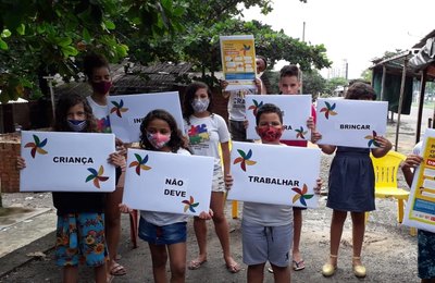 Ação com crianças na favela Mundaú orienta sobre os riscos do trabalho infantil