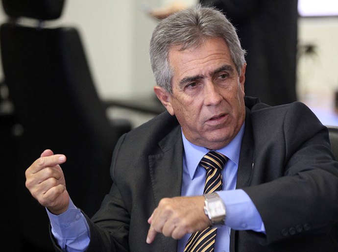 Banco deve pagar indenização de R$ 7 mil por cobrar financiamento não adquirido