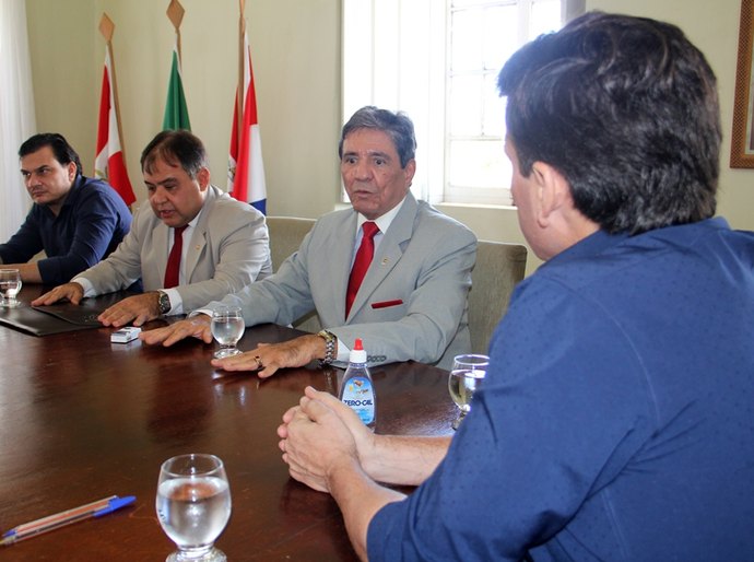 Prefeito de Penedo, Marcius Beltrão, recebe membros do MP de Alagoas