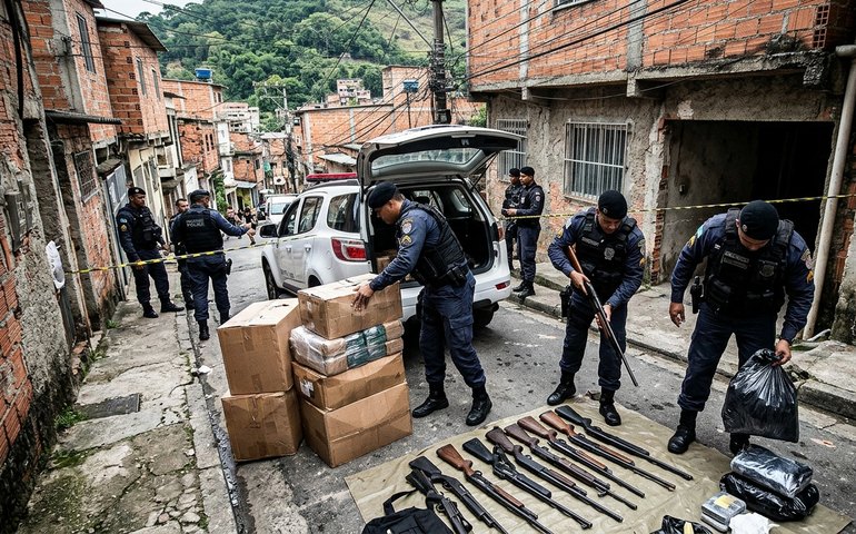 Policiais militares são acusados de desviar armas, drogas e cargas roubadas no Rio