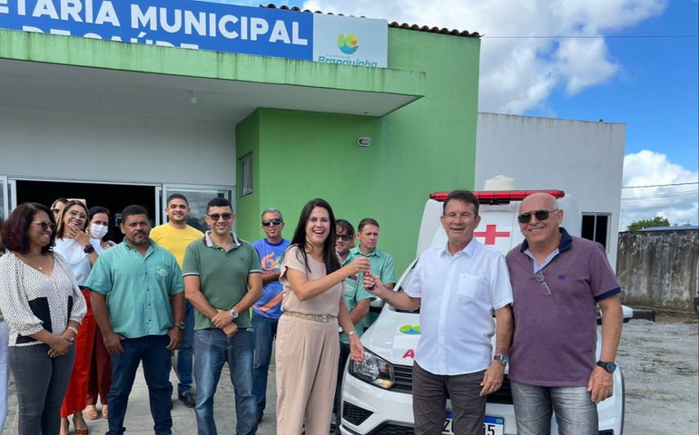 Saúde de Branquinha disponibiliza nova ambulância para atendimento à população