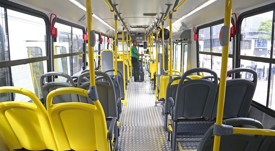 ONIBUS LIMPEZA / Foto: Marcelle Cristinne