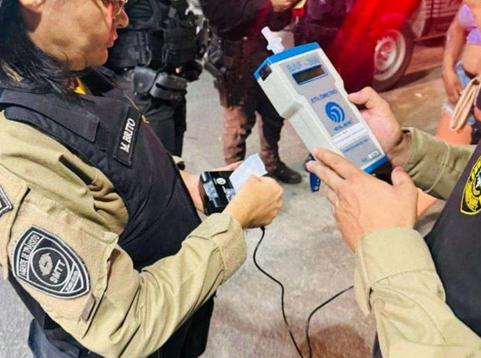 SMTT de Delmiro detecta embriaguez de mulher após registro de acidente com moto