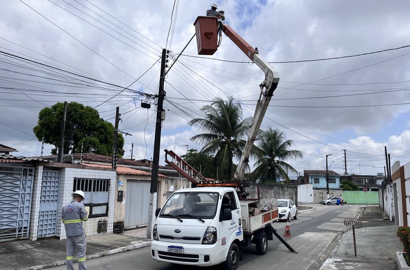 Ilumina inicia modernização de rede elétrica em loteamento no Antares e ruas do Farol